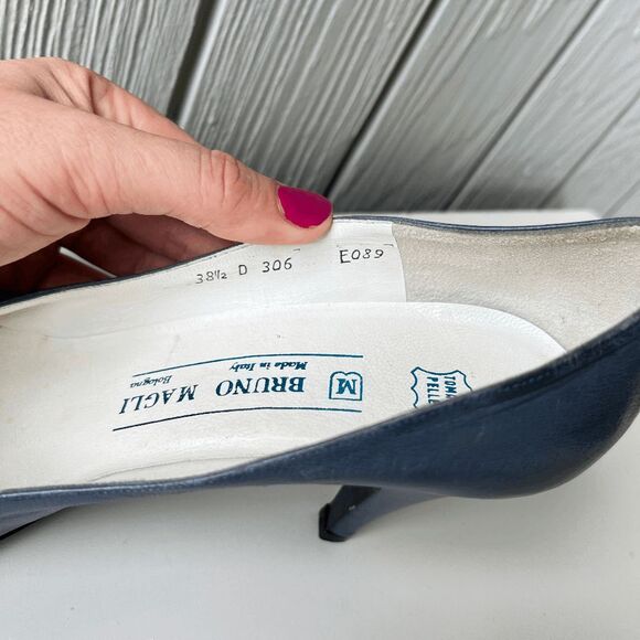 Vintage Bruno Magli Italy Slate Blue Pumps 38.5 / US 8 Leather Heels Blue Soles - Picture 3 of 16
